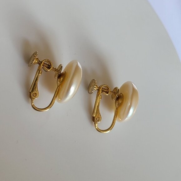 Vintage Marvella Round Screw Back Faux Pearl Gold Plated Statement Earrings - Picture 7 of 9
